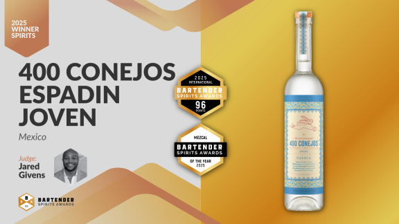 Photo for: 400 Conejos Espadin Joven